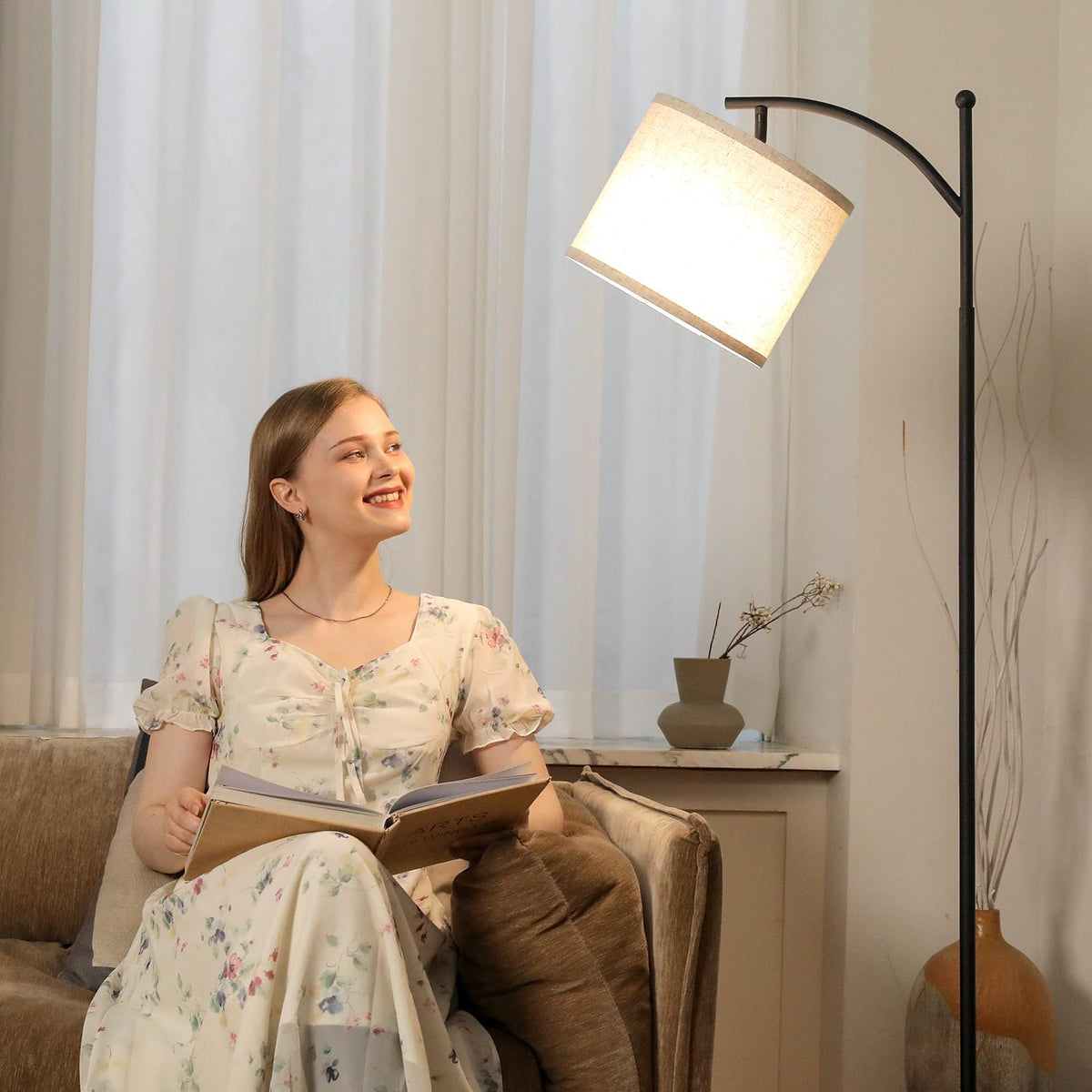 ROTTOGOON Stehlampe für Wohnzimmer mit 3 Farbtemperaturen, Fußschalter [Energieklasse F]